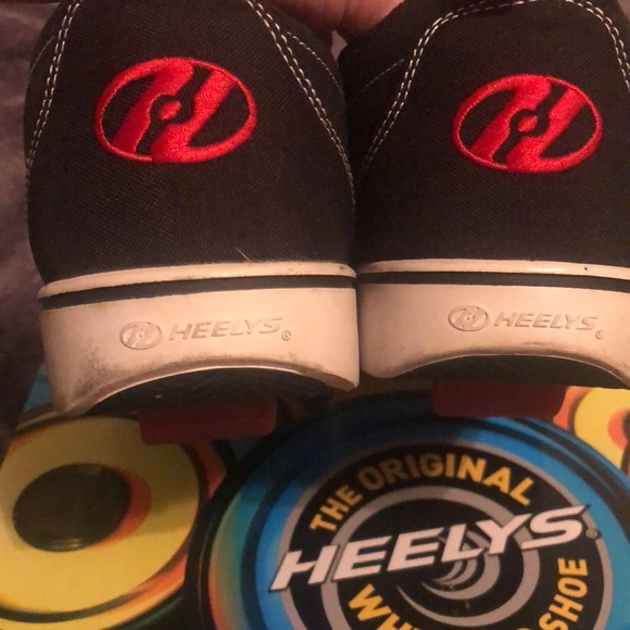 Heelys black/red size 11 - Picture 6 of 7